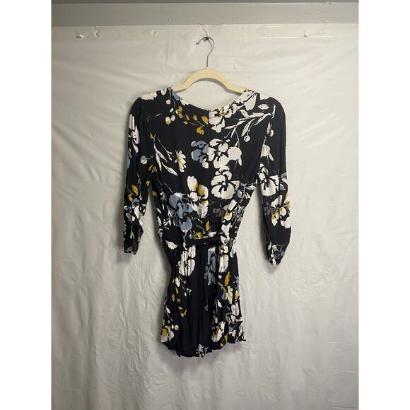 Yumi Kim Liz‎ Romper Love Triangle V-Neck Adjustable Sleeve Black Floral Size XS - Picture 3 of 5